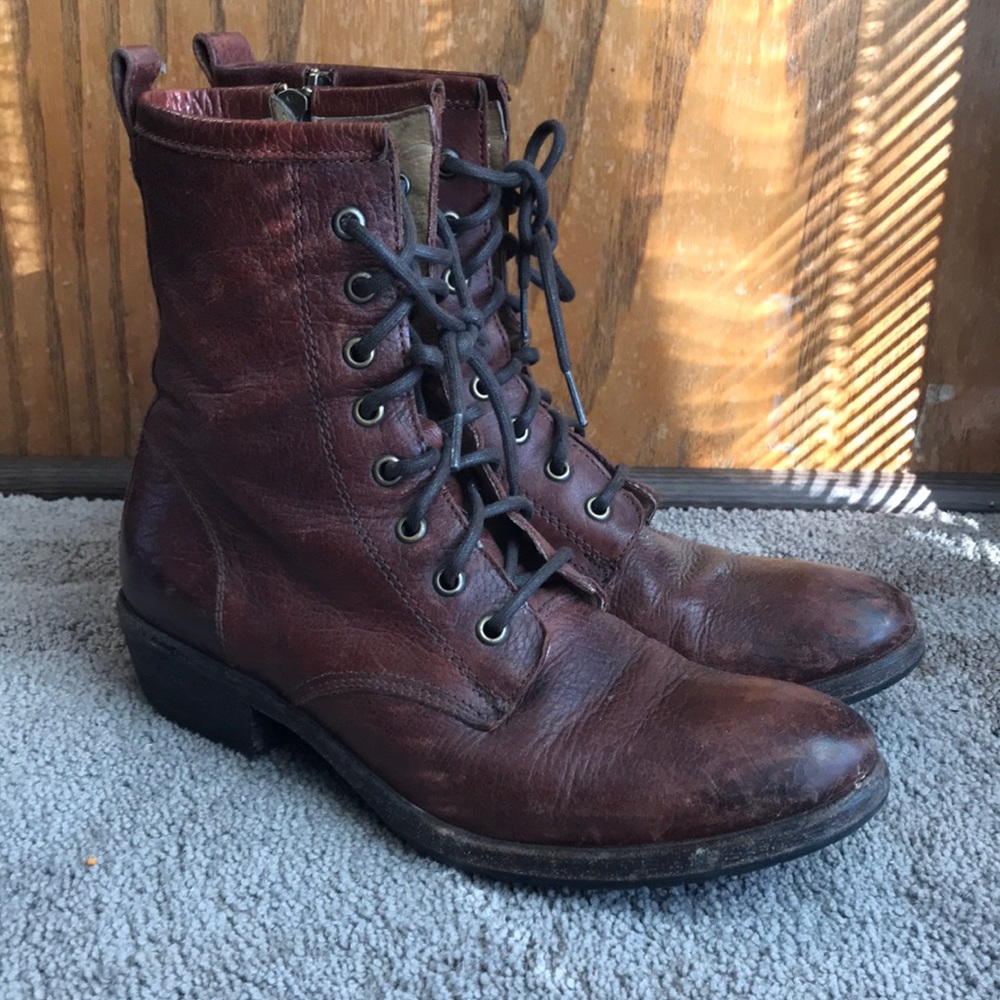 Frye Carson lace up boots